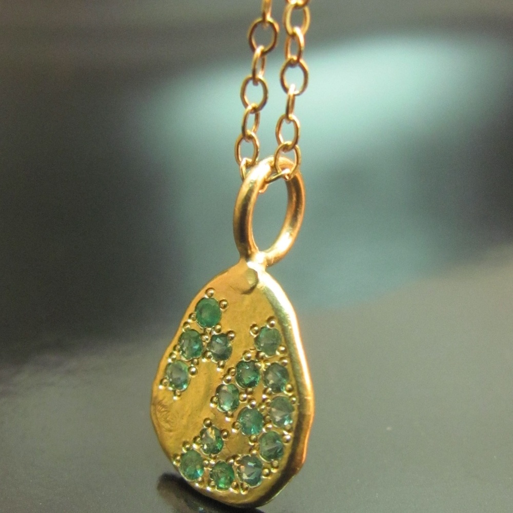14K yellow Gold Emerald Pendant Necklace | 0.15ct